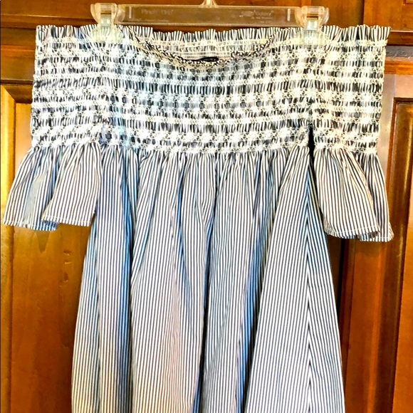 🎄Romantic Couture Off Shoulder Top🎄 - Picture 2 of 6